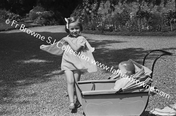 MARY PATRICIA & JENNIFER CRONIN AT THE GLEN COBH